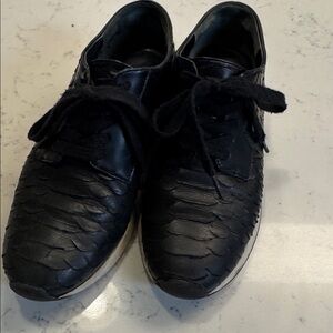 Vince Rayner black snake embossed sneakers sz 5.5